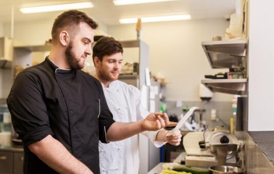 גלה את קסמי הקולינריה בשוק תלפיות ובצפון