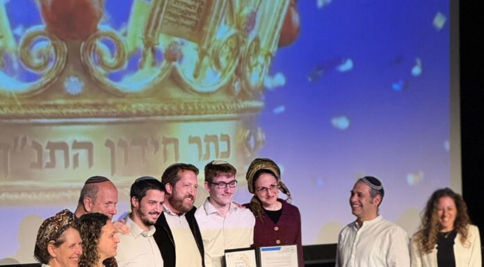 גאווה מקומית: הראל דוד נוס מישיבת אמית כפר גנים בפתח תקווה הוא חתן התנ"ך המחוזי לשנת תשפ"ו קרדיט צילום תמונה: יהב אילון